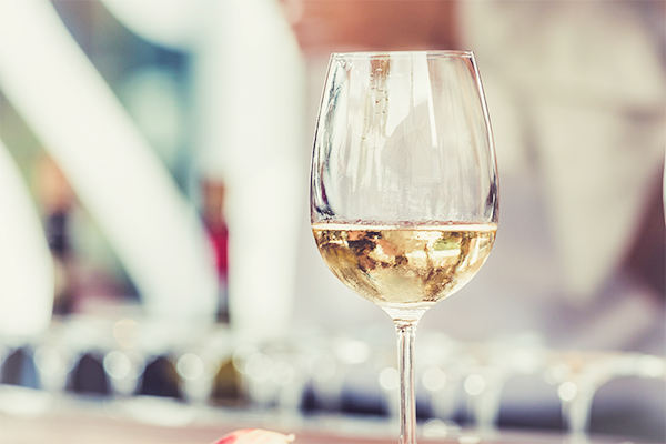すっきりとした味わいの白ワインが好き。白ワインに合うワイングラス4選