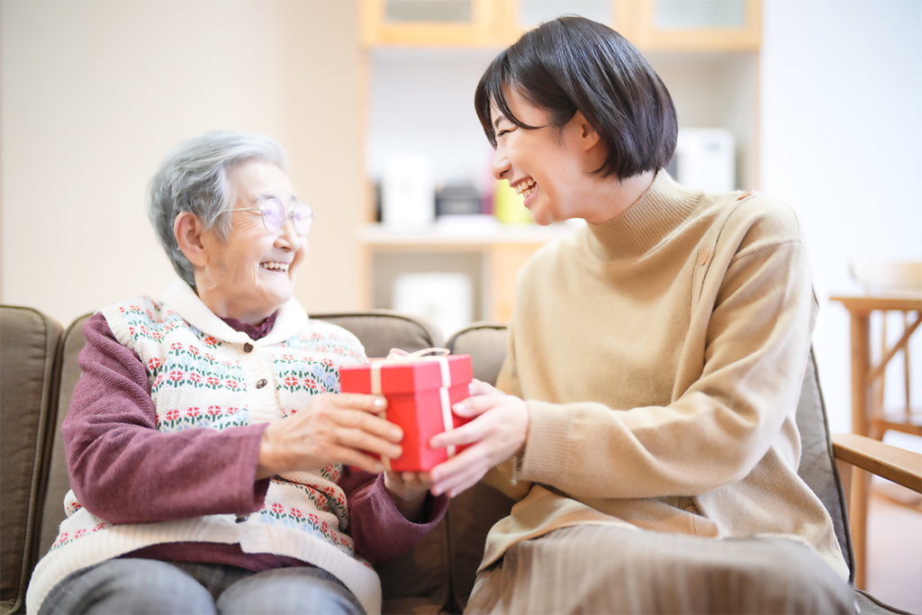 【2022最新版】おばあちゃんに喜ばれる敬老の日プレゼント人気ランキングおすすめ14選
