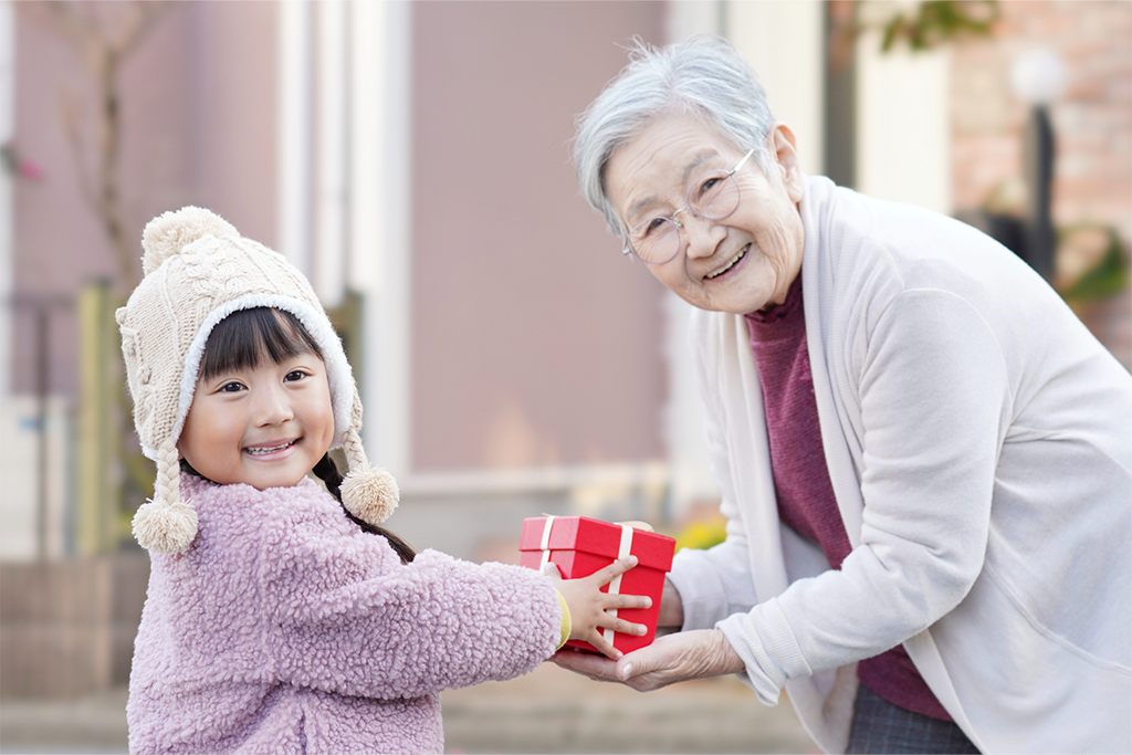 【決定版】おばあちゃんも喜ぶ！実用的なプレゼント23選｜祖母のお誕生日や敬老の日に